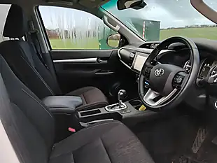 Used 2021 Toyota Hilux Invincible White - Interior and Exterior details 12