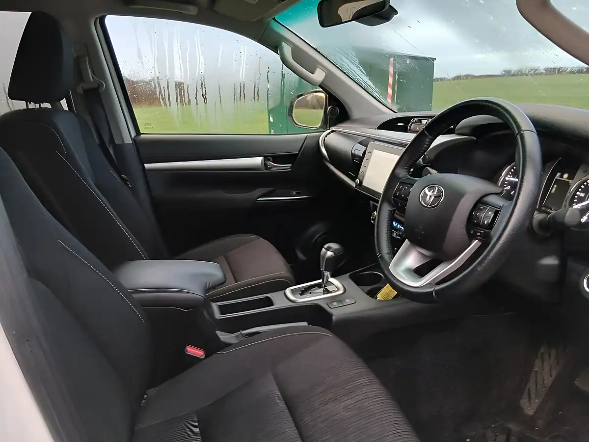 Used 2021 Toyota Hilux Invincible White - Interior and Exterior details 12