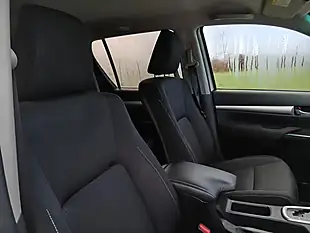 Used 2021 Toyota Hilux Invincible White - Interior and Exterior details 13