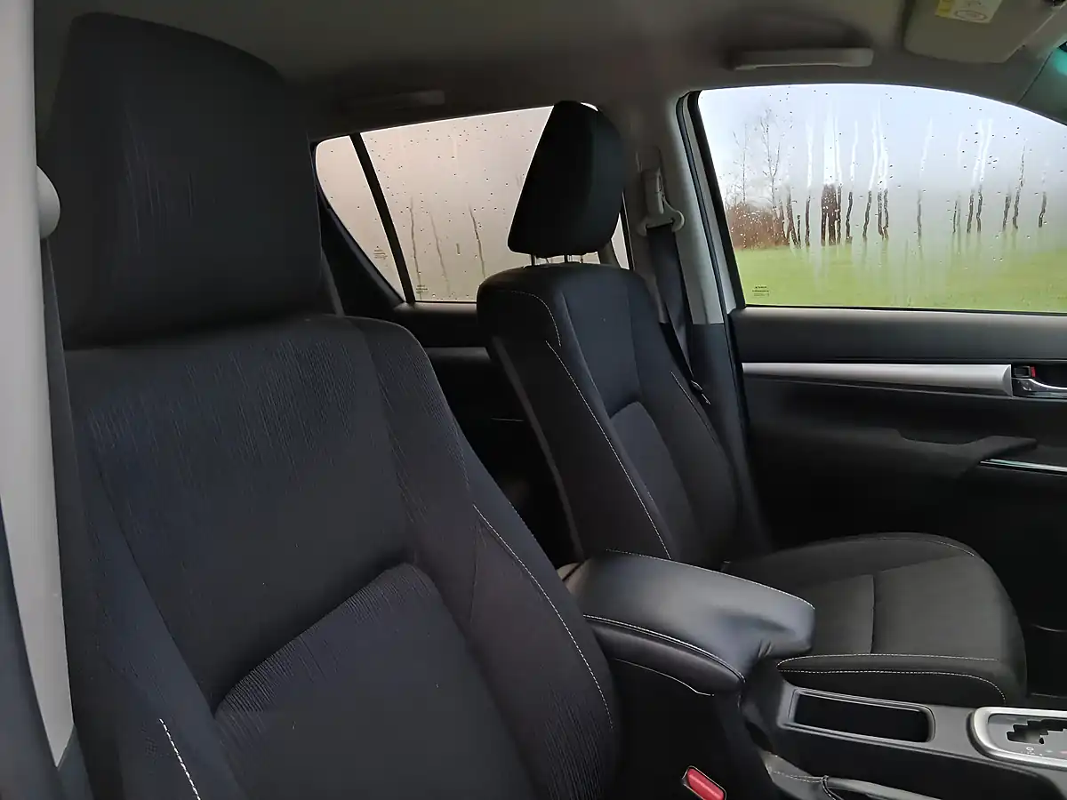 Used 2021 Toyota Hilux Invincible White - Interior and Exterior details 13