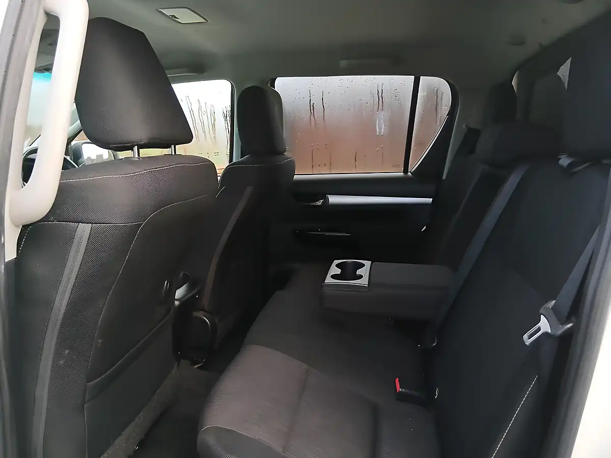 Used 2021 Toyota Hilux Invincible White - Interior and Exterior details 17