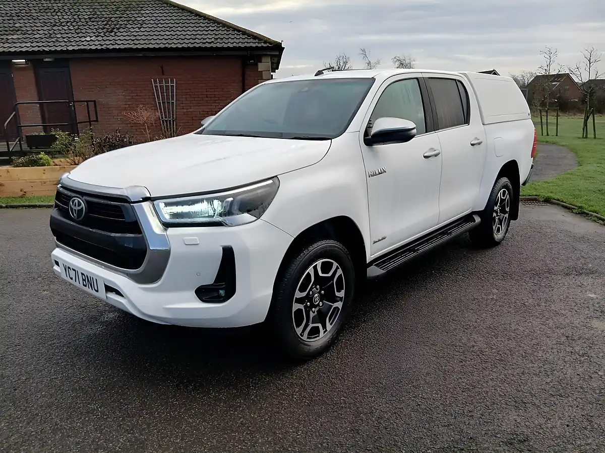 Used 2021 Toyota Hilux Invincible White - Interior and Exterior details 2