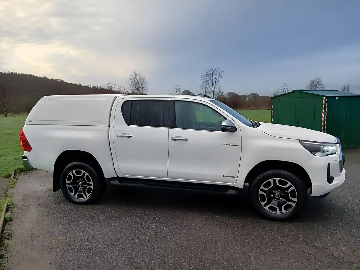 Used 2021 Toyota Hilux Invincible White - Interior and Exterior details 3