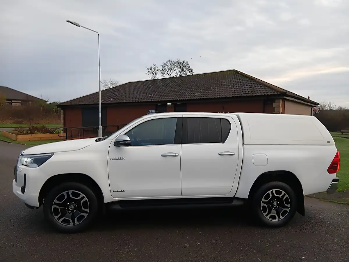 Used 2021 Toyota Hilux Invincible White - Interior and Exterior details 5