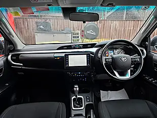 Used 2021 Toyota Hilux Invincible White - Interior and Exterior details 11