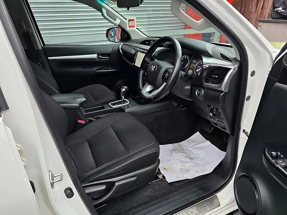 Used 2021 Toyota Hilux Invincible White - Interior and Exterior details 12
