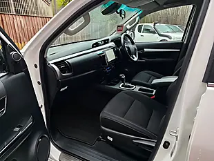 Used 2021 Toyota Hilux Invincible White - Interior and Exterior details 13