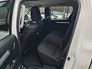 Used 2021 Toyota Hilux Invincible White - Interior and Exterior details 14