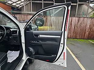 Used 2021 Toyota Hilux Invincible White - Interior and Exterior details 16