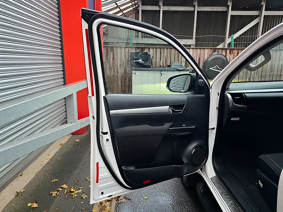 Used 2021 Toyota Hilux Invincible White - Interior and Exterior details 17