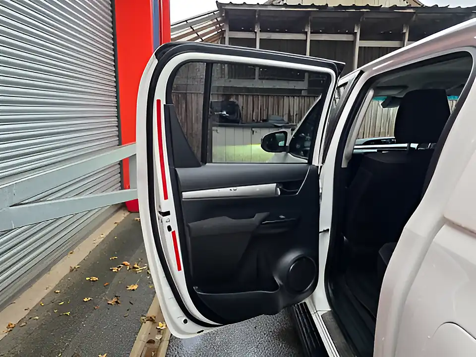 Used 2021 Toyota Hilux Invincible White - Interior and Exterior details 18