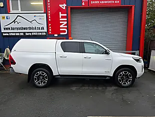 Used 2021 Toyota Hilux Invincible White - Interior and Exterior details 4