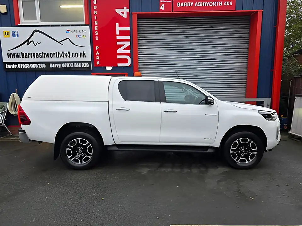 Used 2021 Toyota Hilux Invincible White - Interior and Exterior details 4
