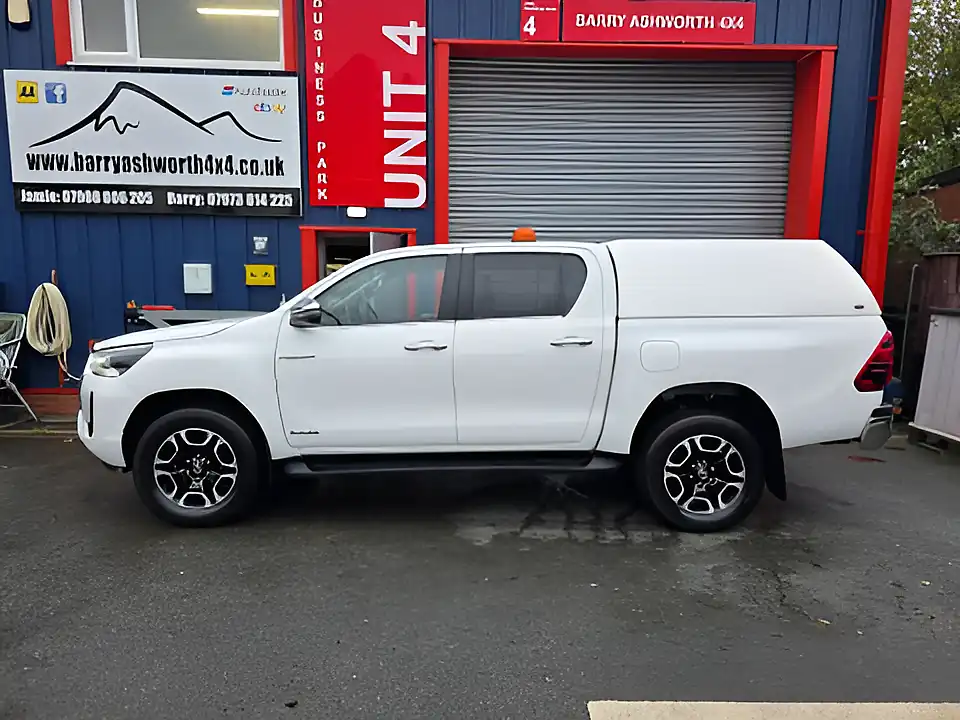 Used 2021 Toyota Hilux Invincible White - Interior and Exterior details 5