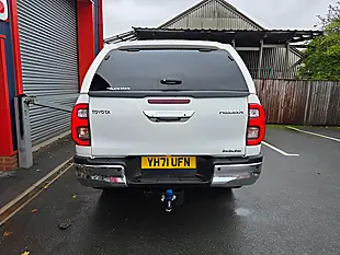 Used 2021 Toyota Hilux Invincible White - Interior and Exterior details 7