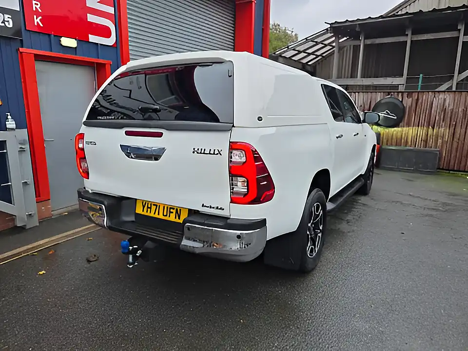 Used 2021 Toyota Hilux Invincible White - Interior and Exterior details 8