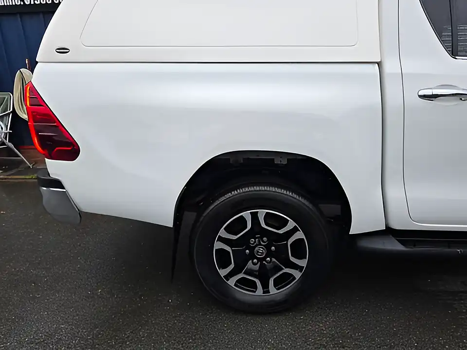 Used 2021 Toyota Hilux Invincible White - Interior and Exterior details 9