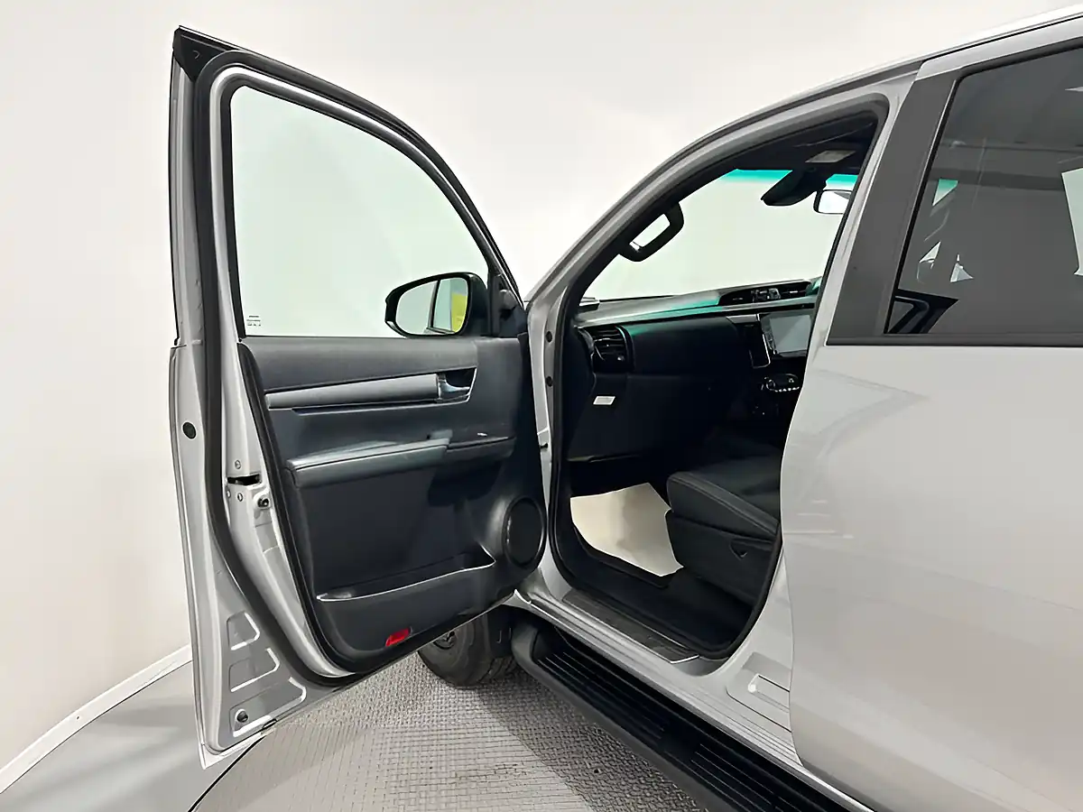 Used 2021 Toyota Hilux Invincible X Hi-Luxury Silver - Interior and Exterior details 12