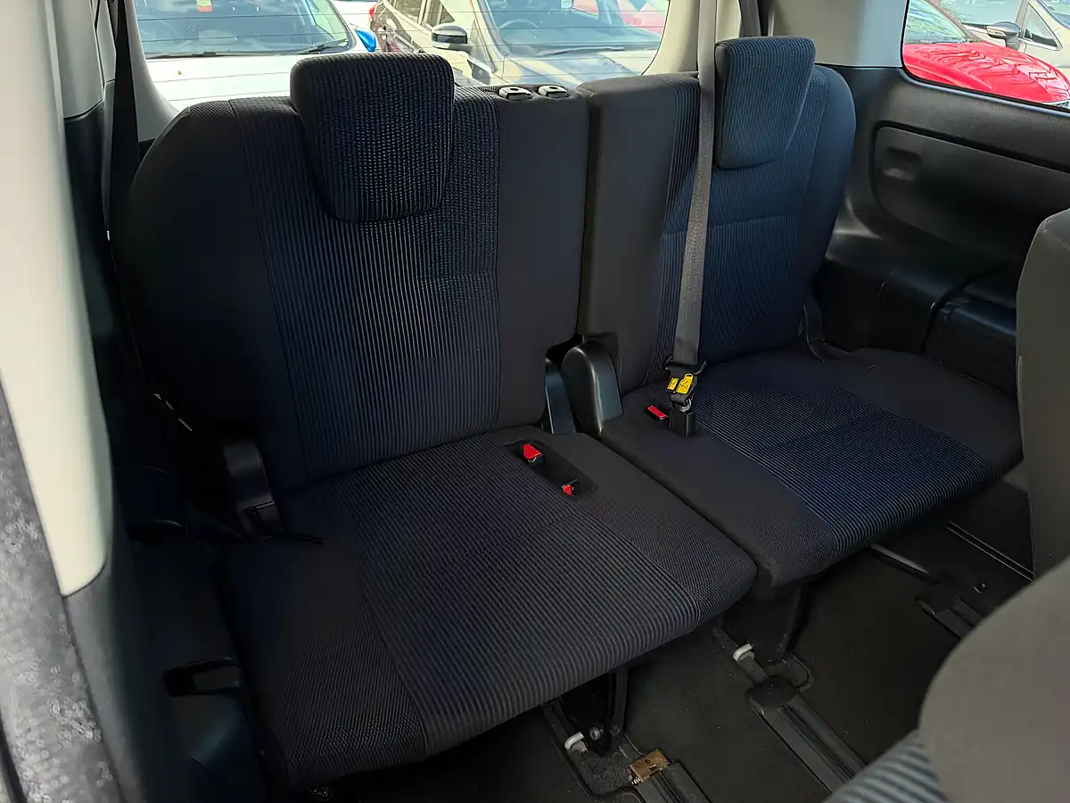 Used 2021 Toyota Noah Voxy Silver - Interior and Exterior details 11