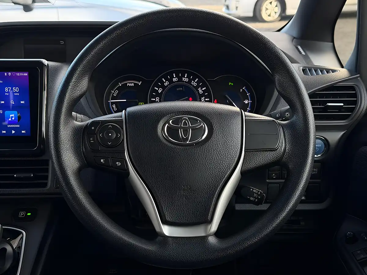 Used 2021 Toyota Noah Voxy Silver - Interior and Exterior details 15