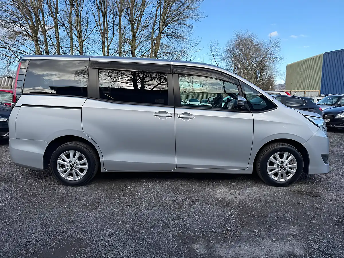 Used 2021 Toyota Noah Voxy Silver - Interior and Exterior details 3