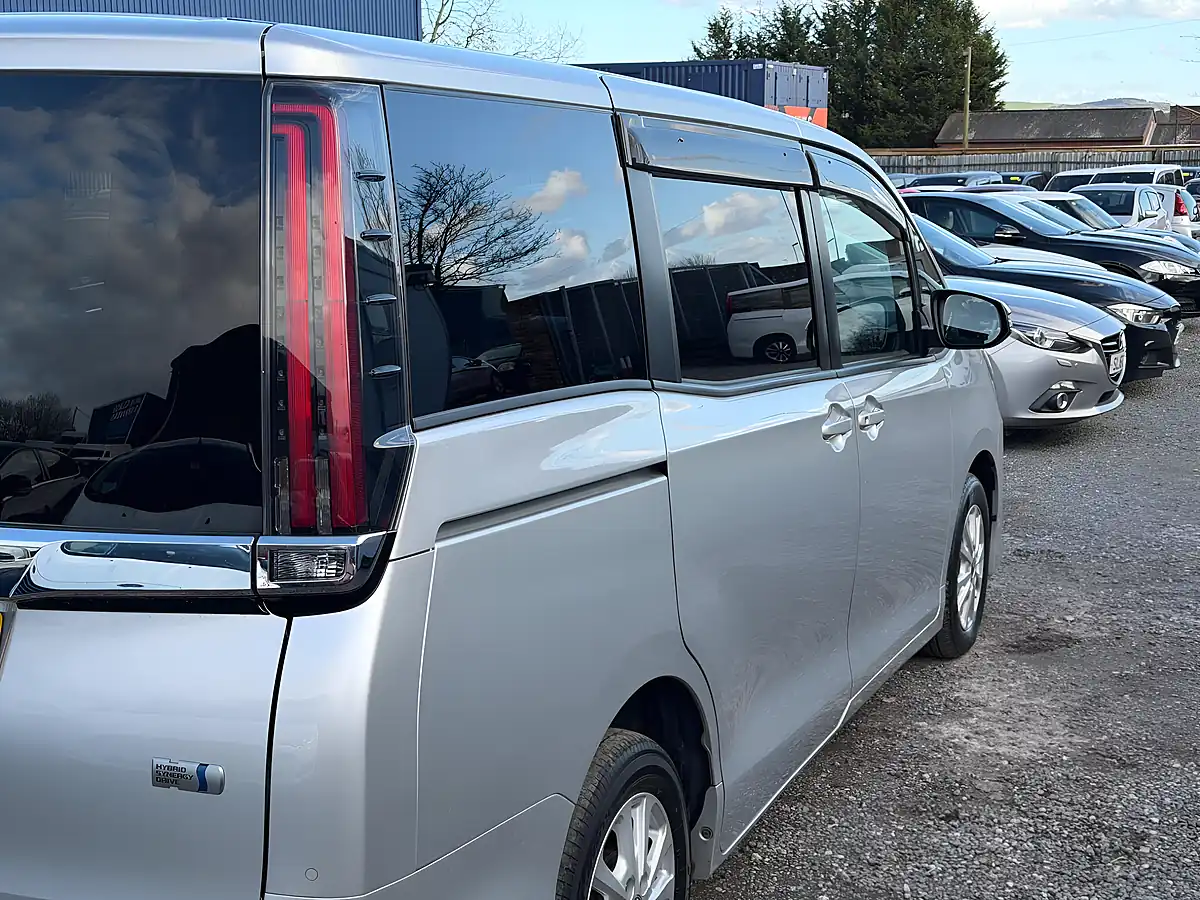 Used 2021 Toyota Noah Voxy Silver - Interior and Exterior details 4