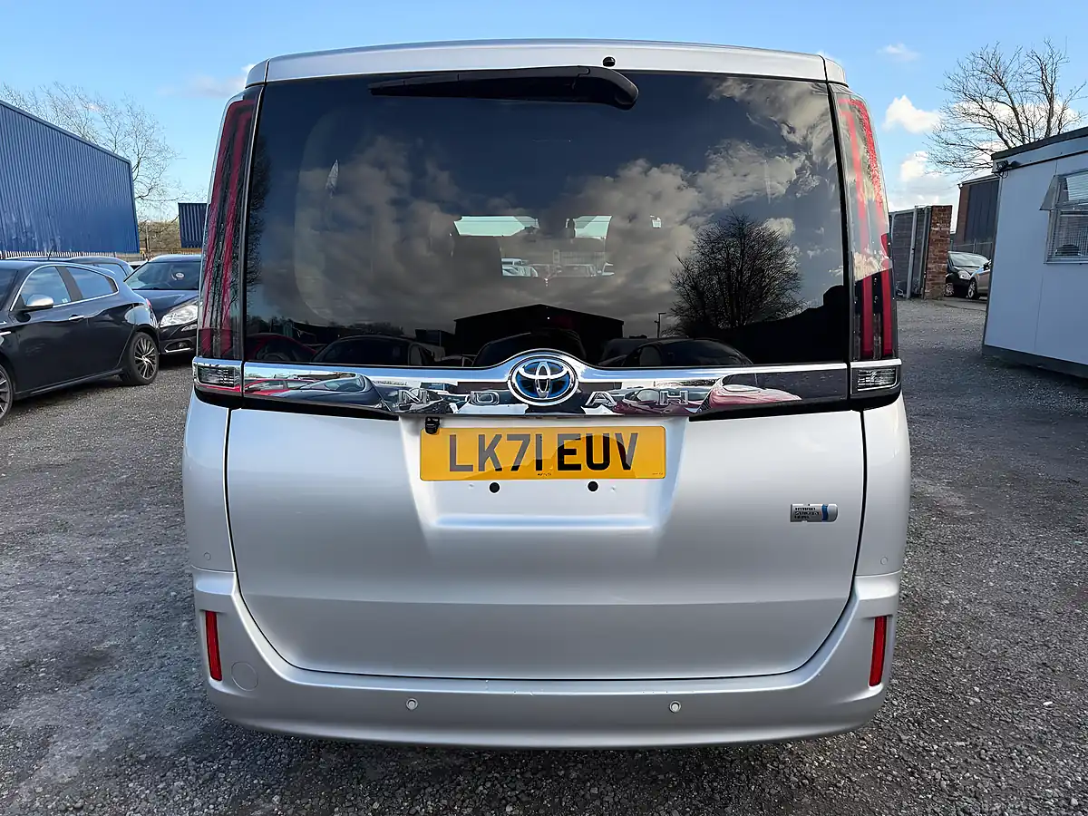 Used 2021 Toyota Noah Voxy Silver - Interior and Exterior details 5