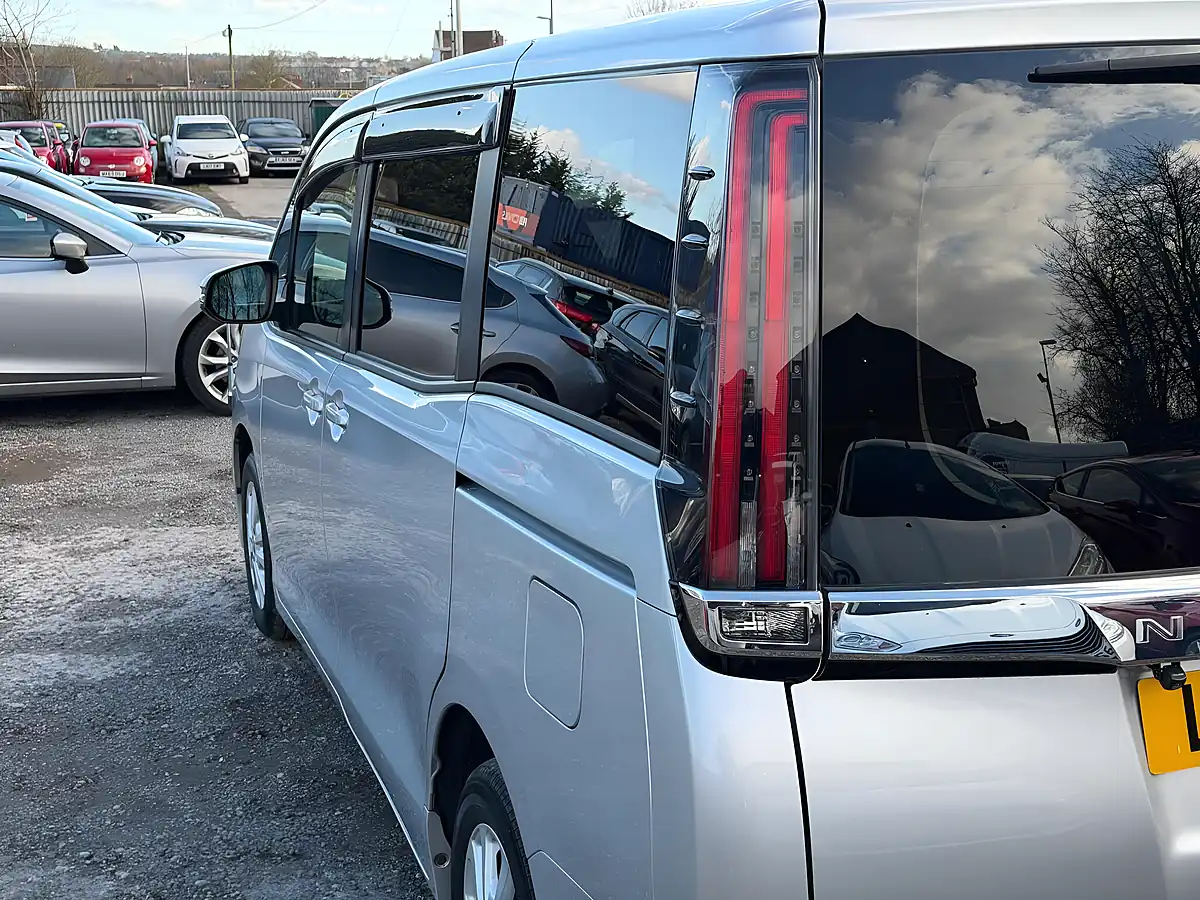 Used 2021 Toyota Noah Voxy Silver - Interior and Exterior details 6