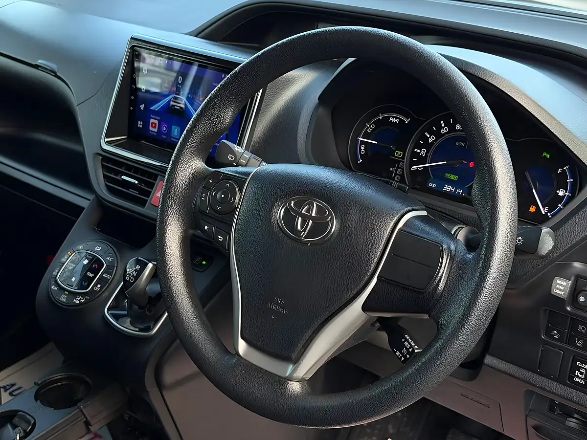Used 2021 Toyota Noah Voxy Silver - Interior and Exterior details 8