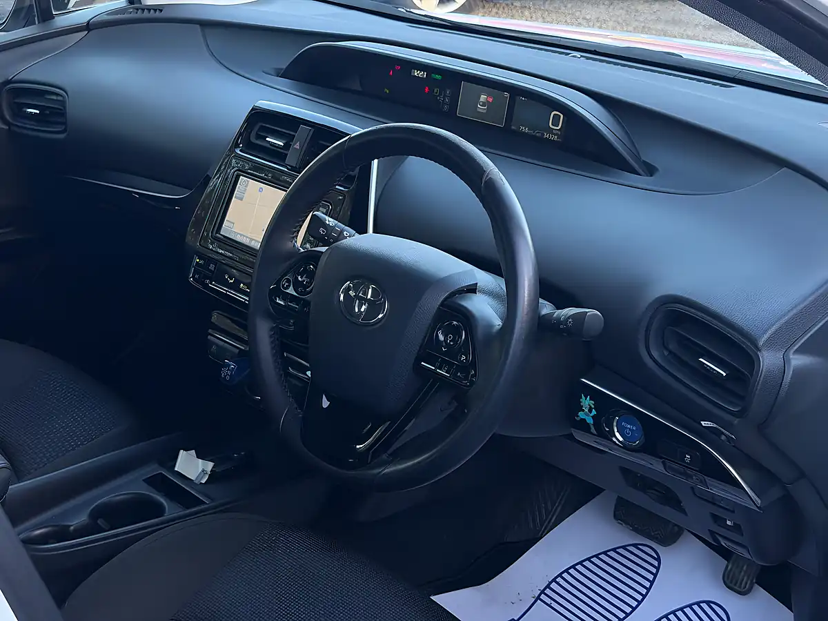 Used 2021 Toyota Prius Active Edition White - Interior and Exterior details 9