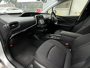 Used 2021 Toyota Prius Active Silver - Interior and Exterior details 13