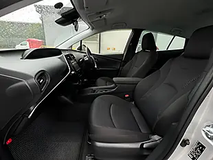 Used 2021 Toyota Prius Active Silver - Interior and Exterior details 14