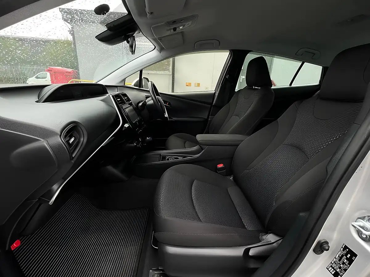 Used 2021 Toyota Prius Active Silver - Interior and Exterior details 14