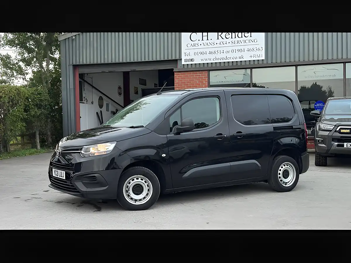 Used 2021 Toyota Proace City Active Black - Interior and Exterior details 4