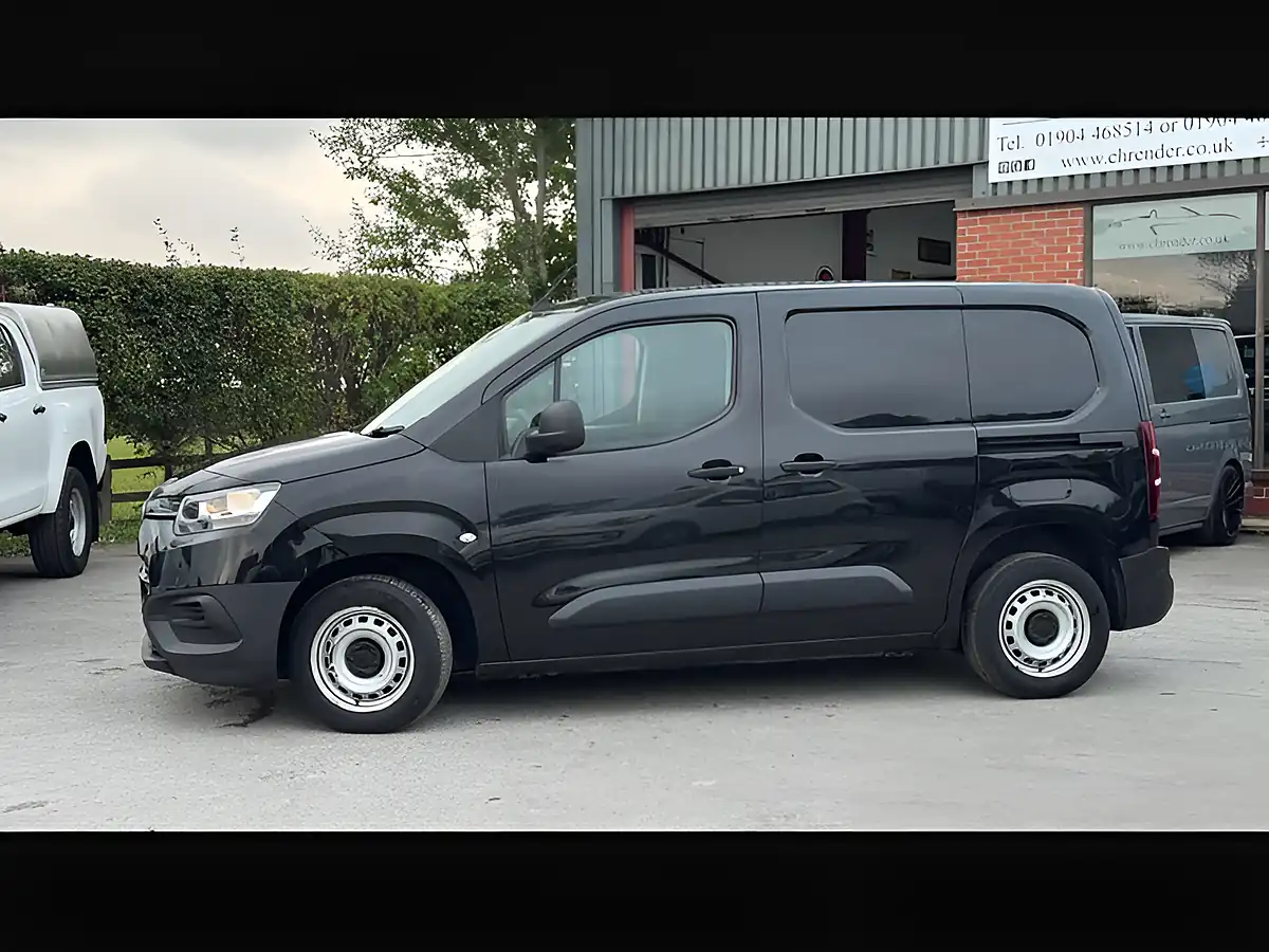 Used 2021 Toyota Proace City Active Black - Interior and Exterior details 5