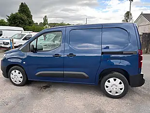 Used 2021 Toyota Proace City Icon Blue - Interior and Exterior details 7