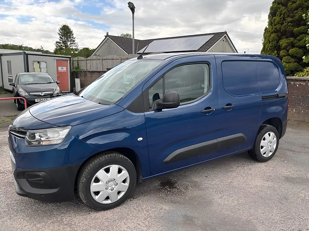 Used 2021 Toyota Proace City Icon Blue - Interior and Exterior details 8