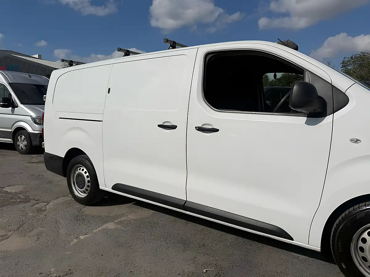 Used 2021 Toyota Proace Icon Long Panel Van Lwb White - Interior and Exterior details 17