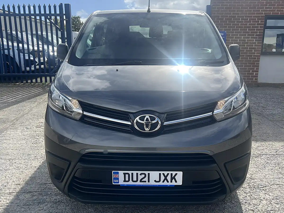 Used 2021 Toyota Proace Verso Medium Platinum Grey Met - Interior and Exterior details 19