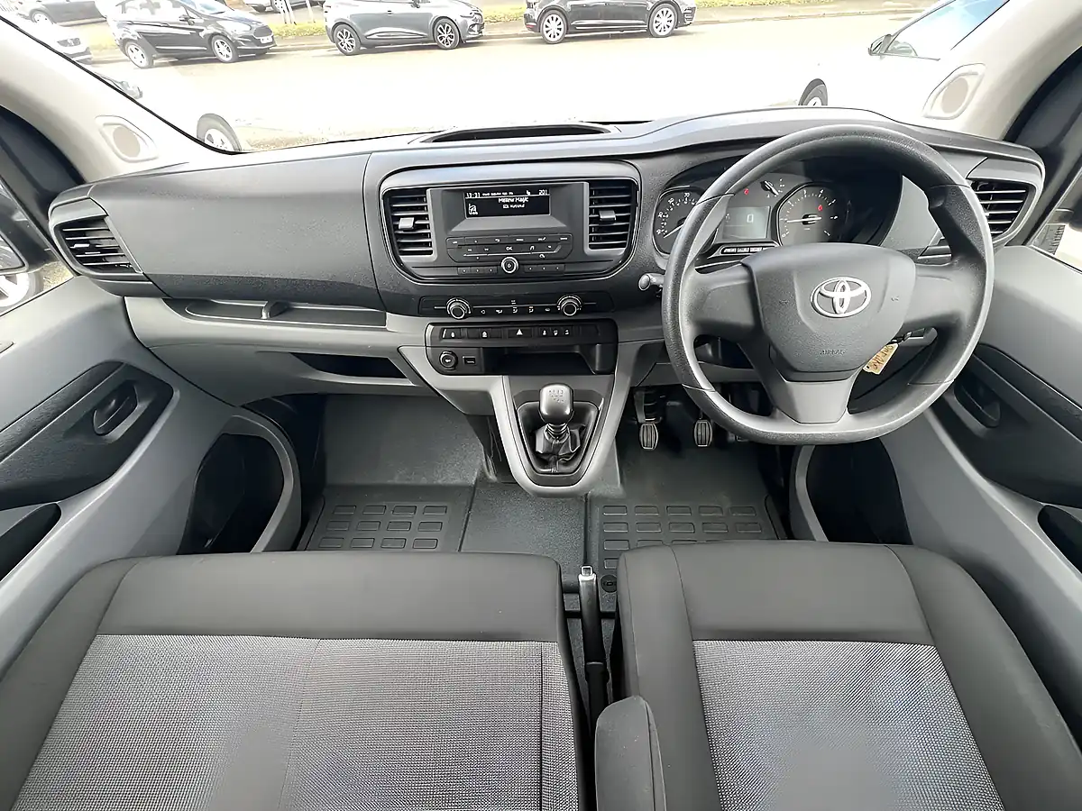 Used 2021 Toyota Proace Verso Medium Platinum Grey Met - Interior and Exterior details 2