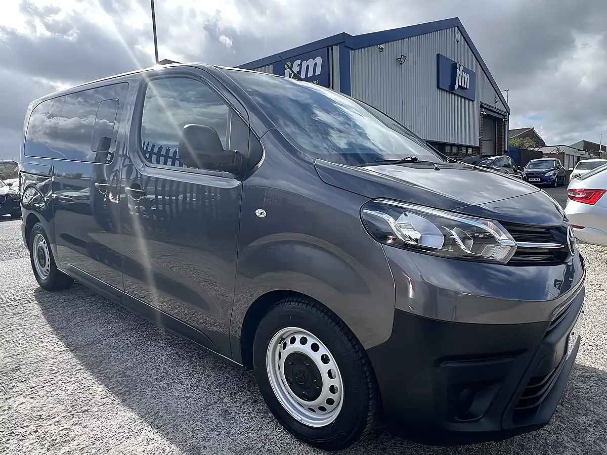 Used 2021 Toyota Proace Verso Medium Platinum Grey Met - Interior and Exterior details 20