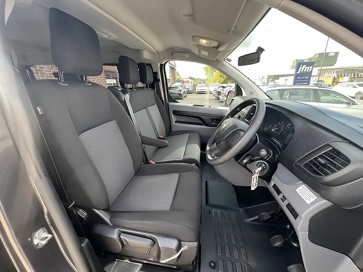 Used 2021 Toyota Proace Verso Medium Platinum Grey Met - Interior and Exterior details 3