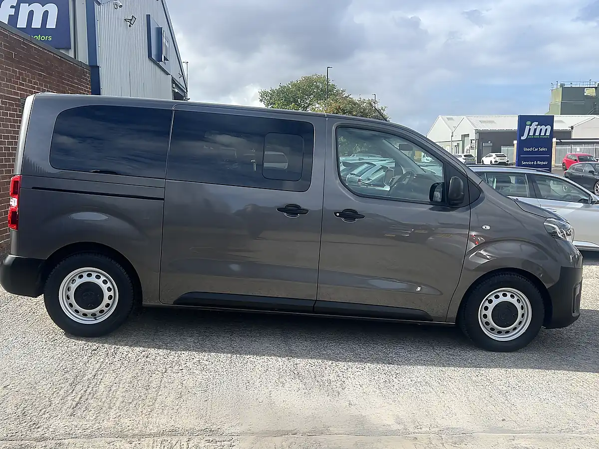 Used 2021 Toyota Proace Verso Medium Platinum Grey Met - Interior and Exterior details 6