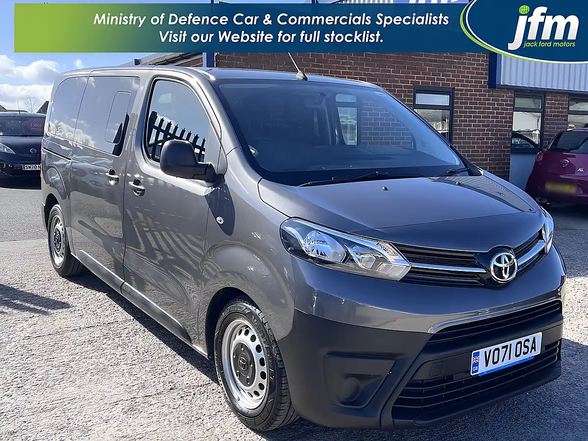 Used 2021 Toyota Proace Verso Medium Platinum Grey Metallic - Front View
