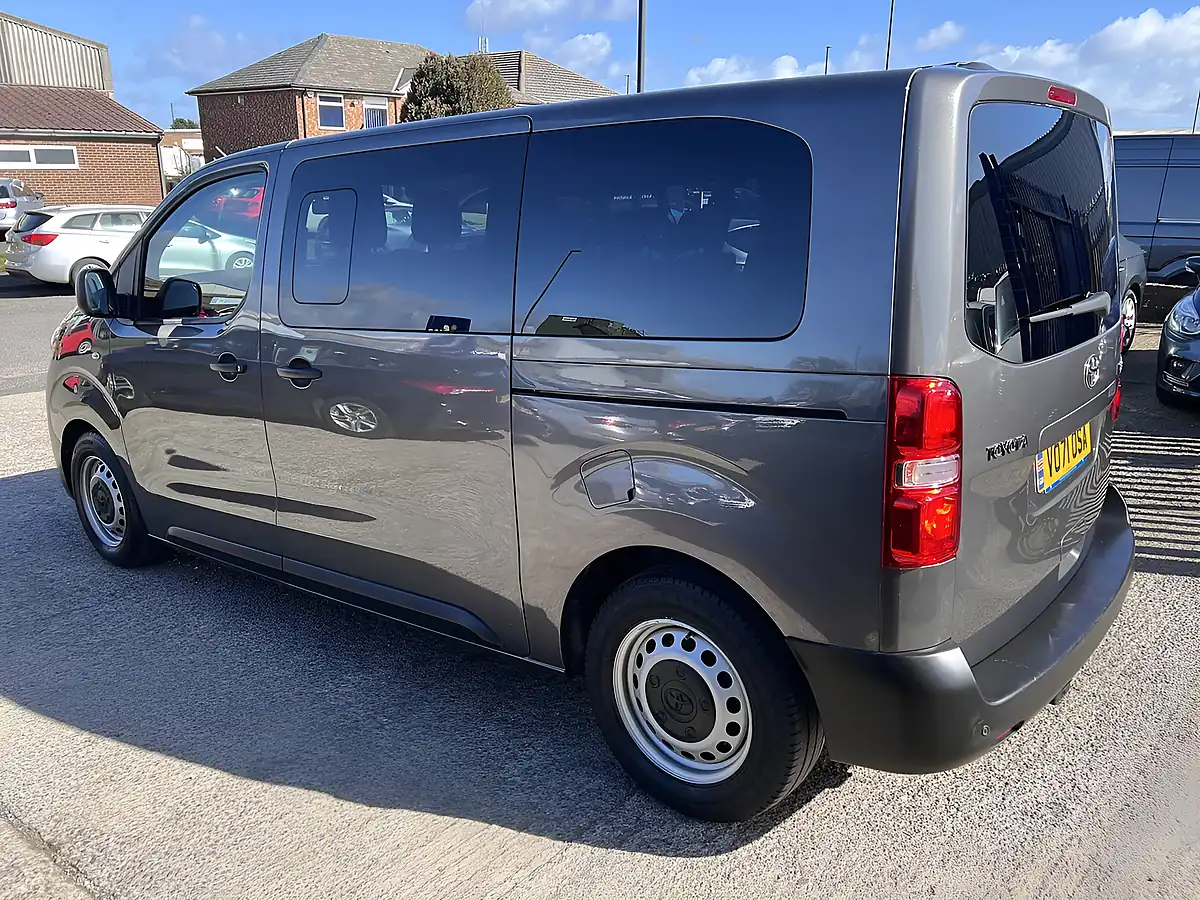 Used 2021 Toyota Proace Verso Medium Platinum Grey Metallic - Interior and Exterior details 10