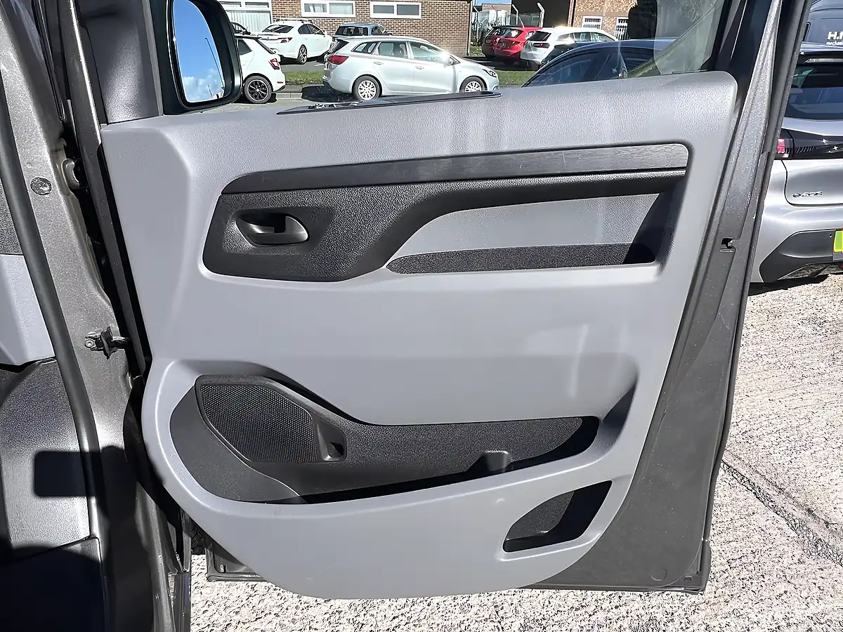 Used 2021 Toyota Proace Verso Medium Platinum Grey Metallic - Interior and Exterior details 19