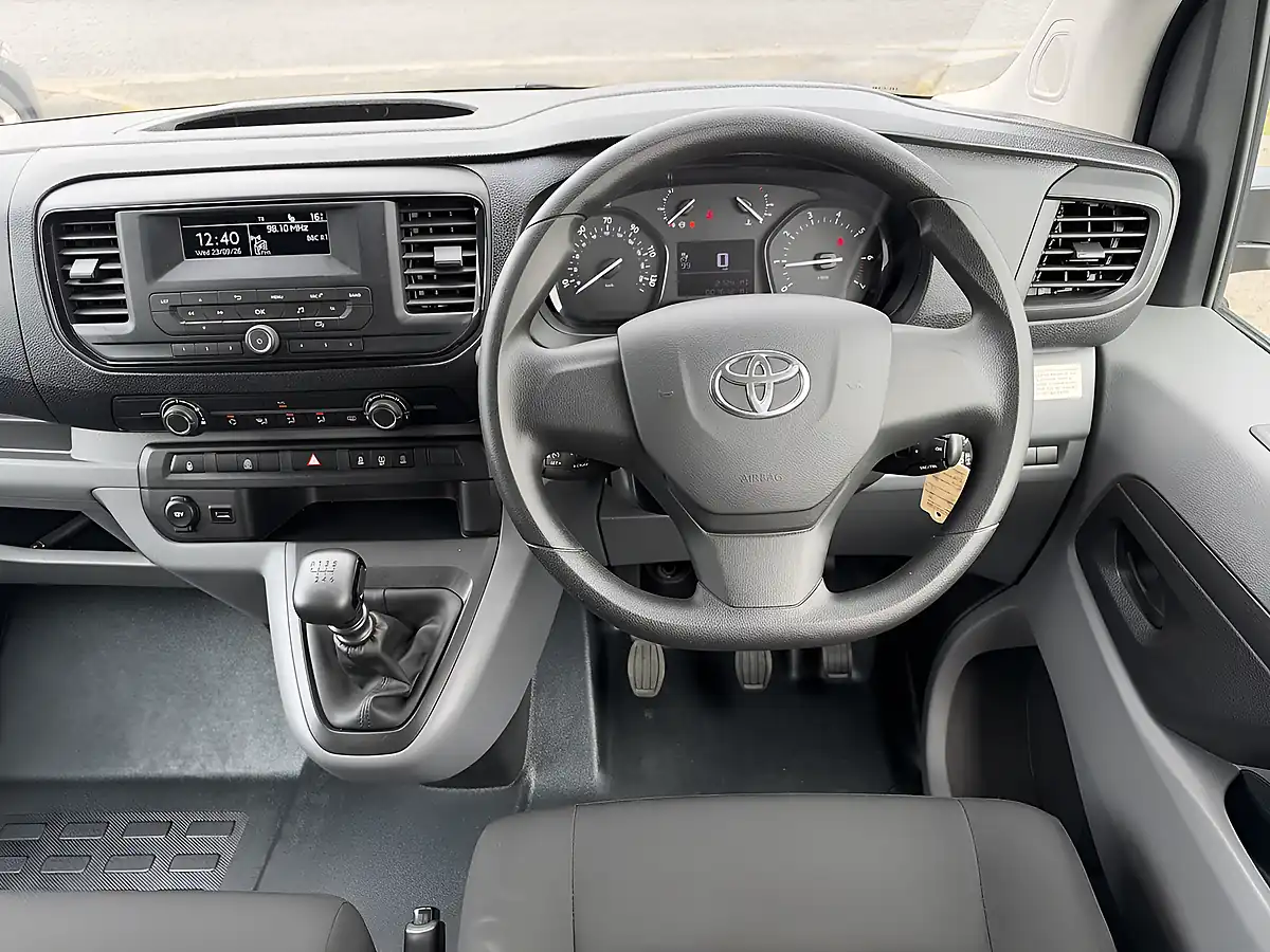 Used 2021 Toyota Proace Verso Medium White - Interior and Exterior details 11