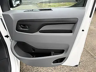 Used 2021 Toyota Proace Verso Medium White - Interior and Exterior details 16