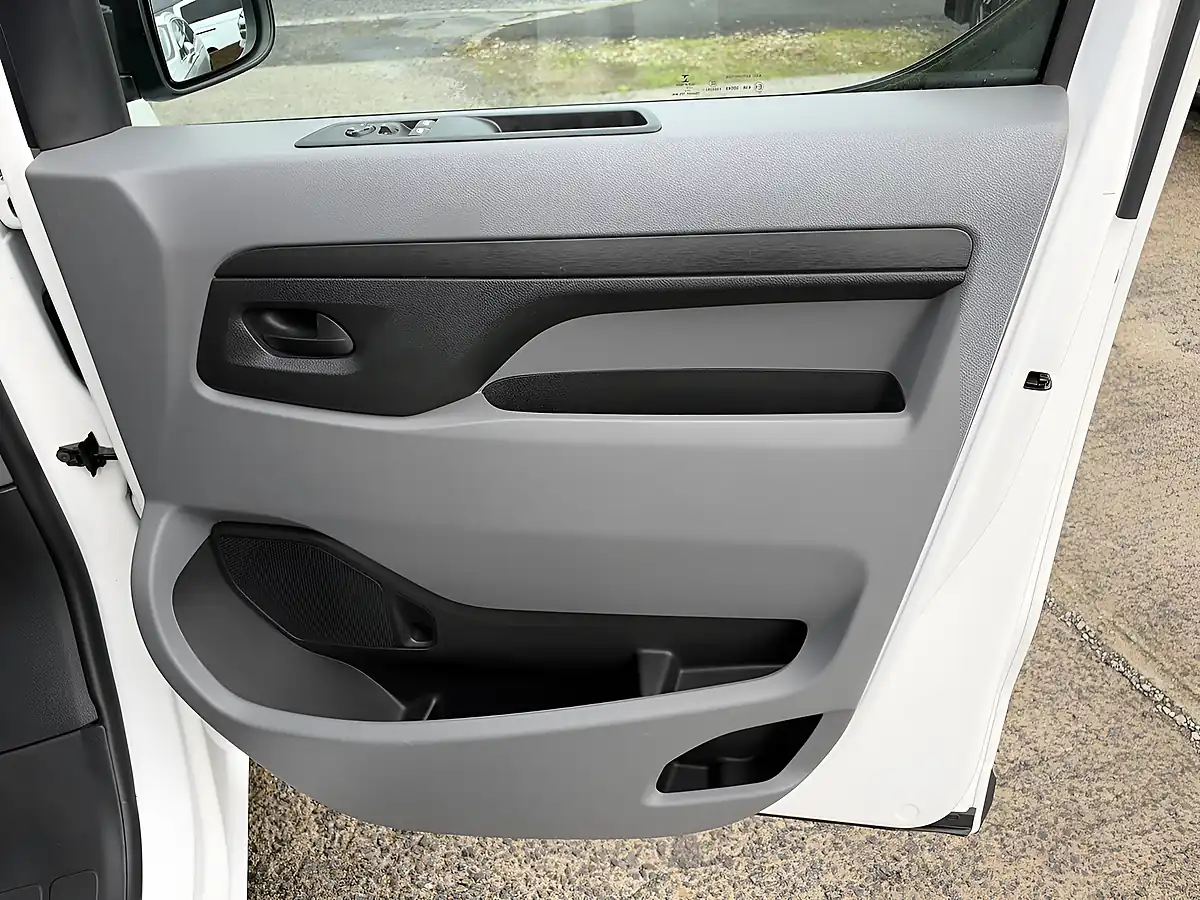 Used 2021 Toyota Proace Verso Medium White - Interior and Exterior details 16