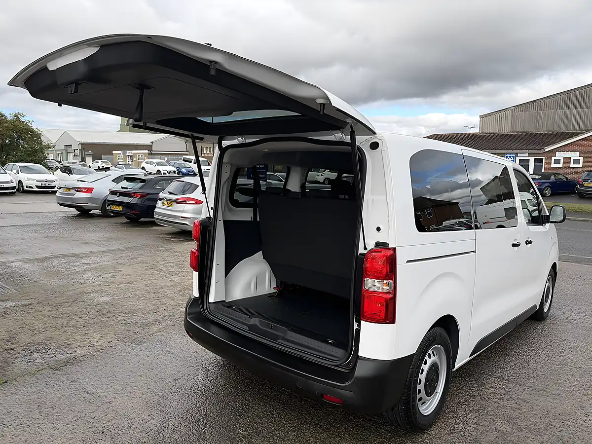 Used 2021 Toyota Proace Verso Medium White - Interior and Exterior details 17